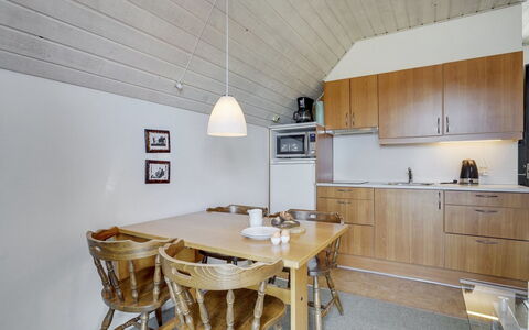 Otto - 2.3Km from the Sea: Flooring, Interior Design, Fussboden, Möbel, Holz, Decke, Light Fixture, Zimmer, Küche, Holzboden