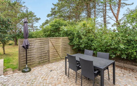Tine - 2.3Km from the Sea: Strauch, Urban Design, Ground, Backstein, Wohnung, Estate, Mauerwerk, Balkon, Landscaping