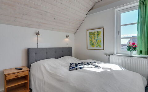 Fraja - 2.3Km from the Sea: Bett, Schlafzimmer, Holz, Bedding, Interior Design, Bettdecke, Flooring, Decke, Fussboden, Möbel