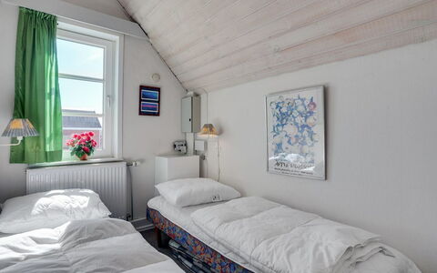 Fraja - 2.3Km from the Sea: Schlafzimmer, Zuhause, Bett, Möbel, Bettdecke, Bedding, Tür, Bettrahmen, Linens, Kissen