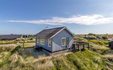 Gertraud - 500M from the Sea: Wohnung, Schatten, Balkon, Stuhl, Zaun, Gartenmöbel, Aluminium, Kunstrasen