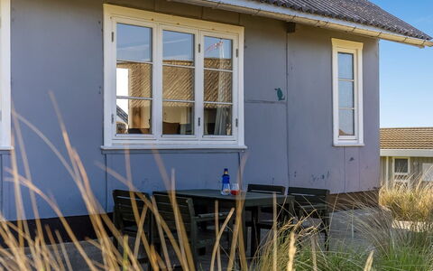 Gertraud - 500M from the Sea: Wohnung, Schatten, Balkon, Stuhl, Zaun, Gartenmöbel, Aluminium, Kunstrasen