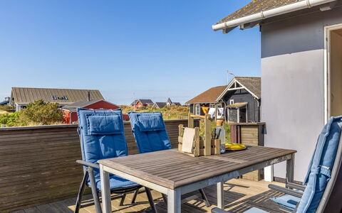 Gertraud - 500M from the Sea: Wohnung, Schatten, Balkon, Stuhl, Zaun, Gartenmöbel, Aluminium, Kunstrasen