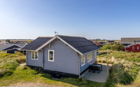 Gertraud - 500M from the Sea: Wohnung, Schatten, Balkon, Stuhl, Zaun, Gartenmöbel, Aluminium, Kunstrasen