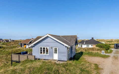 Gertraud - 500M from the Sea: Wohnung, Schatten, Balkon, Stuhl, Zaun, Gartenmöbel, Aluminium, Kunstrasen