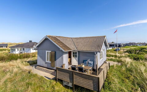 Gertraud - 500M from the Sea: Wohnung, Schatten, Balkon, Stuhl, Zaun, Gartenmöbel, Aluminium, Kunstrasen