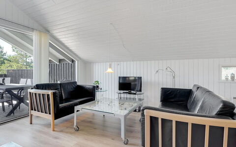 Thera - 2.8Km from the Sea: Holz, Interior Design, Decke, Flooring, Möbel, Fussboden, Zuhause, Wohnzimmer, Couch, Zimmer