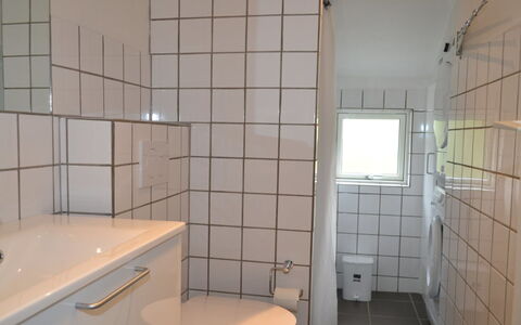 Thera - 2.8Km from the Sea: Wand, Armatur, Flooring, Fussboden, Interior Design, Badezimmer, Installation, Fliese, Sinken, Zapfhahn