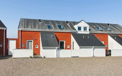 Maarit - 2.3Km from the Sea: Dach, Abstellgleis, Daylighting
