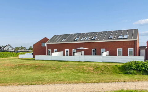 Maarit - 2.3Km from the Sea: Gras, Fassade, Dach, Zuhause, Grundstueck, Einfach, Rasen, Hütte, Steigung, Estate