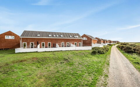 Maarit - 2.3Km from the Sea: Dach, Haus, Grundstueck, Zuhause, Hütte, Estate, Gartenbauten, Schatten, Blockhaus, Landscaping