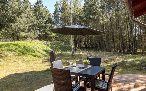 Epiphania - 900M from the Sea: Möbel, Gartenmöbel, Stuhl, Tabelle, Tisch Im Freien, Grundstueck, Küche & Esszimmer Tisch, Garten, Hinterhof, Schatten