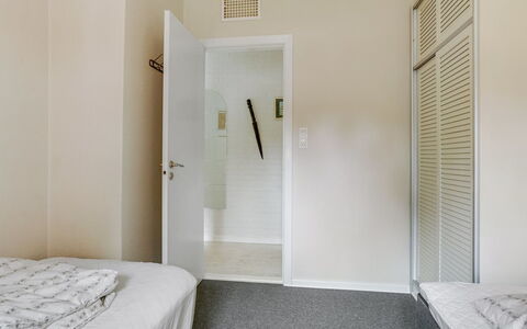 Gwen - 2.7Km from the Sea: Flooring, Fussboden, Interior Design, Decke, Zimmer, Schlafzimmer, Bett, Wohnung, Bettdecke, Linens