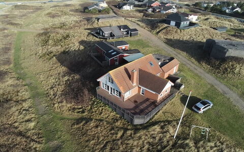Helfrida - 350M from the Sea: Haus, Dach, Zuhause, Wohngebiet, Ländliches Gebiet, Hütte, Grundstueck, Einfach, Menschliche Siedlung, Dorf