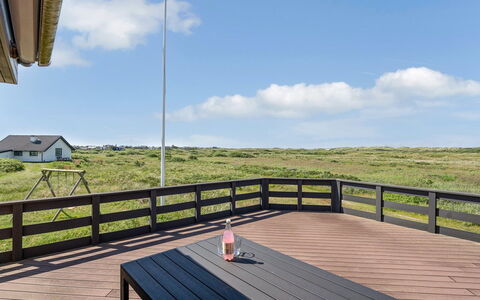 Helfrida - 350M from the Sea: Hütte, Zuhause, Haus, Dach, Veranda, Estate, Abstellgleis, Gartenbauten, Bauernhaus, Garten