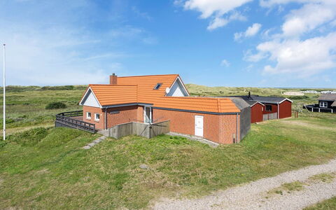 Helfrida - 350M from the Sea: Hütte, Zuhause, Haus, Dach, Veranda, Estate, Abstellgleis, Gartenbauten, Bauernhaus, Garten