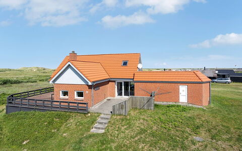 Helfrida - 350M from the Sea: Hütte, Zuhause, Haus, Dach, Veranda, Estate, Abstellgleis, Gartenbauten, Bauernhaus, Garten