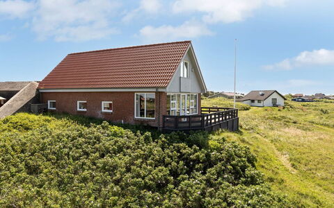 Helfrida - 350M from the Sea: Hütte, Zuhause, Haus, Dach, Veranda, Estate, Abstellgleis, Gartenbauten, Bauernhaus, Garten