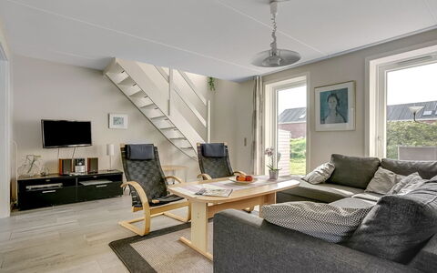 Palni - 2.3Km from the Sea: Interior Design, Möbel, Flooring, Fussboden, Holz, Decke, Zimmer, Couch, Wohnzimmer, Wohnung
