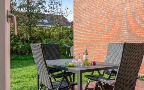 Palni - 2.3Km from the Sea: Möbel, Gartenmöbel, Tabelle, Stuhl, Tisch Im Freien, Küche & Esszimmer Tisch, Terrasse, Kaffetisch, Esszimmer, Holzbeize