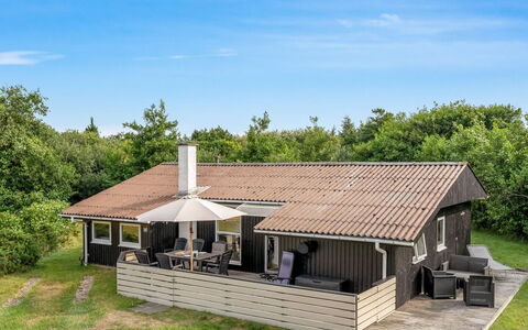 Solborg - 400M from the Sea: Dach, Holz, Haus, Zuhause, Hütte, Die Architektur, Veranda, Grundstueck, Ländliches Gebiet, Estate