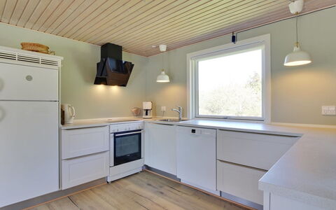 Solborg - 400M from the Sea: Interior Design, Flooring, Küche, Countertop, Holz, Fussboden, Decke, Küchengerät, Light Fixture, Cabinetry