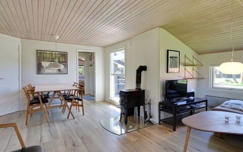 Solborg - 400M from the Sea: Interior Design, Flooring, Holz, Decke, Fussboden, Holzboden, Möbel, Zimmer, Wohnzimmer, Zuhause