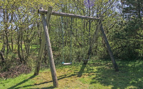 Solborg - 400M from the Sea: Hütte, Garten, Abstellgleis, Gartenbauten, Schatten, Garten, Hinterhof, Rasen, Bauernhaus, Landscaping