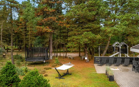 Jensen - 700M to the Fjord: Baum, Grundstueck, Garten, Schatten, Landscaping, Wald, Park, Hinterhof, Rasen, Garten