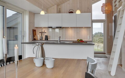 Marjorie - 400M from the Sea: Küche, Interior Design, Flooring, Holz, Countertop, Decke, Light Fixture, Möbel, Fussboden, Küchengerät