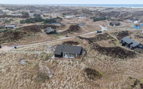 Marjorie - 400M from the Sea: Haus, Dach, Zuhause, Hütte, Estate, Bauernhaus, Villa, Veranda, Abstellgleis