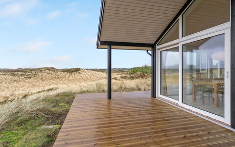 Marjorie - 400M from the Sea: Haus, Dach, Zuhause, Hütte, Estate, Bauernhaus, Villa, Veranda, Abstellgleis