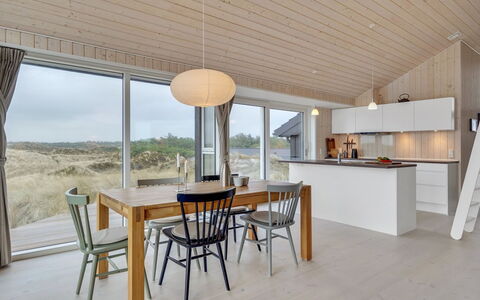 Marjorie - 400M from the Sea: Holz, Decke, Flooring, Fussboden, Interior Design, Küche & Esszimmer Tisch, Holzboden, Zuhause, Möbel, Esszimmer
