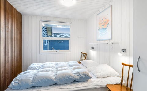 Ottar - 400M from the Sea: Holz, Schlafzimmer, Bettdecke, Interior Design, Bett, Bedding, Fussboden, Decke, Linens, Zimmer