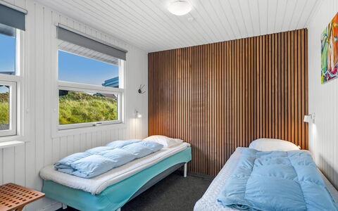 Ottar - 400M from the Sea: Schlafzimmer, Bett, Holz, Bettdecke, Interior Design, Decke, Bedding, Fussboden, Bettrahmen, Flooring