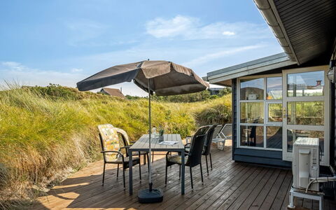 Ottar - 400M from the Sea: Stuhl, Gartenmöbel, Schatten, Deck, Hartholz, Veranda, Tisch Im Freien, Planke, Terrasse, Balkon