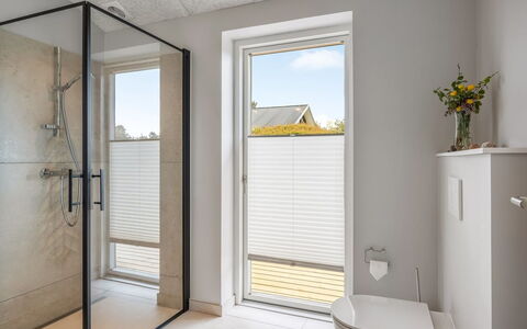 Alena - 1Km from the Sea: Flooring, Armatur, Fussboden, Badezimmer, Interior Design, Installation, Verbundwerkstoff, Fliese, Glas, Toilette