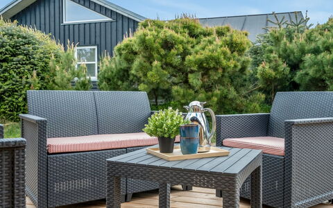 Alena - 1Km from the Sea: Gartenmöbel, Garten, Terrasse, Blumentopf, Zimmerpflanze, Tisch Im Freien, Hinterhof, Wicker