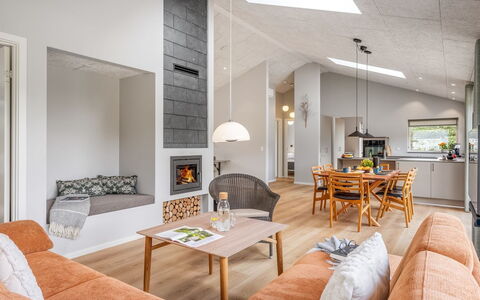 Alena - 1Km from the Sea: Interior Design, Möbel, Flooring, Couch, Holz, Decke, Fussboden, Wohnzimmer, Zimmer, Beleuchtung