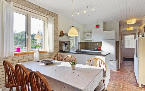 Laurin - 600M from the Sea: Holz, Möbel, Interior Design, Decke, Flooring, Zuhause, Küche, Haus, Beleuchtung, Light Fixture