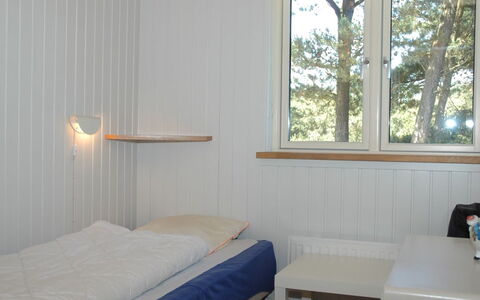 Laurin - 600M from the Sea: Holz, Flooring, Interior Design, Fussboden, Schlafzimmer, Decke, Bett, Zimmer, Bettdecke, Bedding