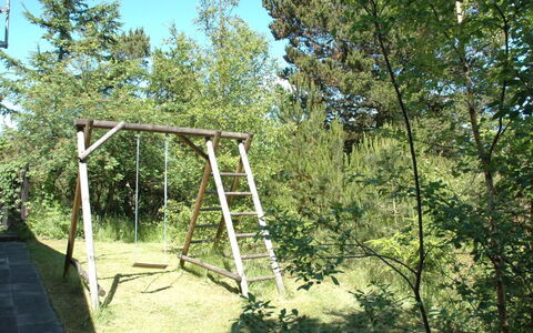 Laurin - 600M from the Sea: Holz, Leiter, Garten, Schwingen, Wald, Gehölz, Spielmittel, Schatten, Hinterhof, Dschungel