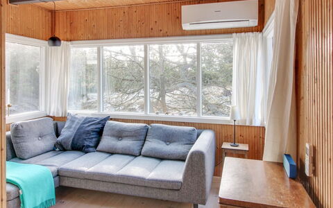 Kanutte - 400M from the Sea: Interior Design, Flooring, Holz, Möbel, Fussboden, Couch, Beleuchtung, Zimmer, Decke, Zuhause