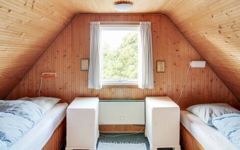 Kanutte - 400M from the Sea: Holz, Schlafzimmer, Bett, Zuhause, Bettdecke, Bedding, Bettrahmen, Hartholz, Decke, Holzbeize
