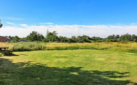 Alaia - 1Km from the Sea: Strauch, Urban Design, Ground, Backstein, Wohnung, Estate, Mauerwerk, Balkon, Landscaping