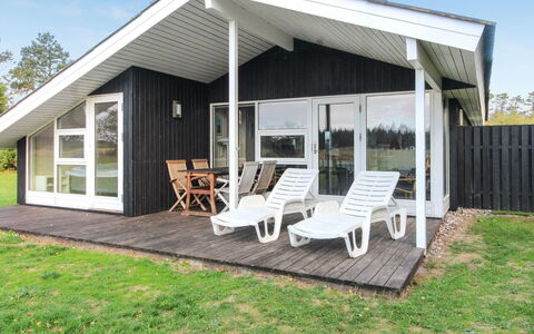 Tuulikki - 1.6Km from the Sea: Dach, Haus, Zuhause, Hütte, Abstellgleis, Estate, Auffahrt, Gartenbauten, Garten, Schuppen