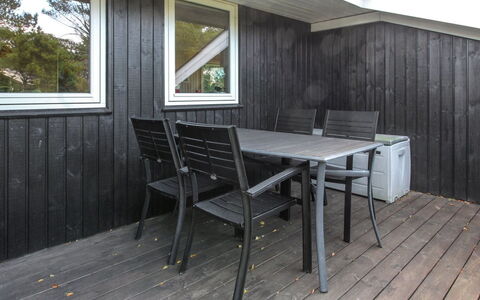 Tuulikki - 1.6Km from the Sea: Dach, Haus, Zuhause, Hütte, Abstellgleis, Estate, Auffahrt, Gartenbauten, Garten, Schuppen