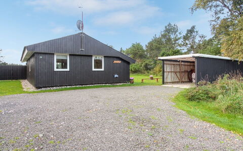 Tuulikki - 1.6Km from the Sea: Dach, Haus, Zuhause, Hütte, Abstellgleis, Estate, Auffahrt, Gartenbauten, Garten, Schuppen