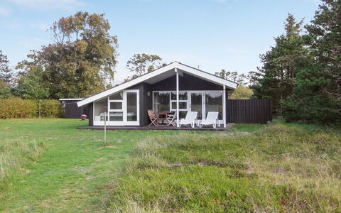 Tuulikki - 1.6Km from the Sea: Dach, Haus, Zuhause, Hütte, Abstellgleis, Estate, Auffahrt, Gartenbauten, Garten, Schuppen