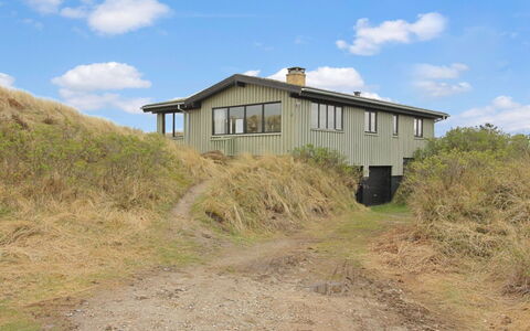 Lykke - 800M from the Sea: Strauch, Urban Design, Ground, Backstein, Wohnung, Estate, Mauerwerk, Balkon, Landscaping